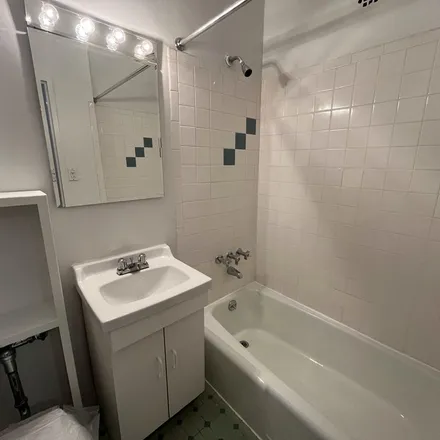 Rent this 1 bed townhouse on 419 East 87th Street in New York, NY 10128