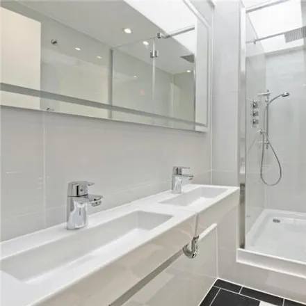 Image 5 - Moscow Road, London, W2 4XW, United Kingdom - Room for rent