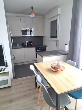 Rent this 4 bed apartment on 11 bat B Allée des Passiflores in 92270 Bois-Colombes, France