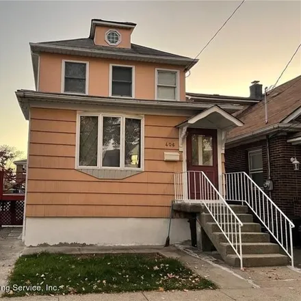 Buy this 4 bed house on 406 Cromwell Avenue in New York, NY 10305
