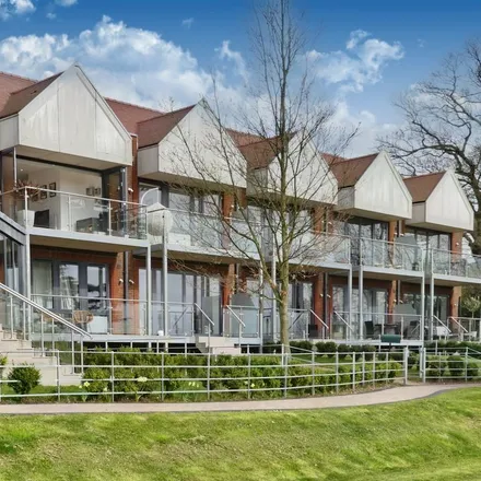 Rent this 2 bed apartment on Pavilion (Dis.) in Langhurst Wood Road, Kingsfold