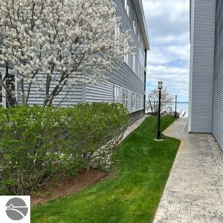 Image 4 - Blossom Hotel + Suites, 1614 US-31 North, Traverse City, MI 49686, USA - Townhouse for sale
