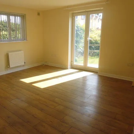 Image 3 - Nevendon Road, Wickford, SS12 0PS, United Kingdom - Apartment for rent