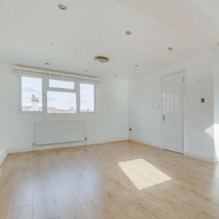 Image 6 - 101 Gatton Road, London, SW17 0EY, United Kingdom - Townhouse for rent