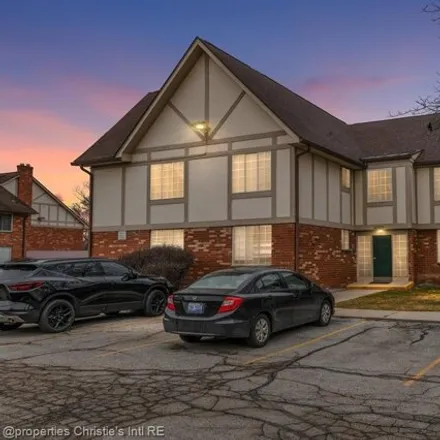 Buy this 3 bed condo on 17898 Violet Drive in Southfield, MI 48076