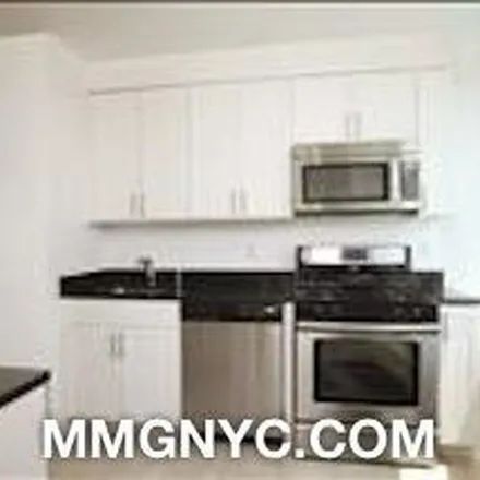 Image 5 - 185 Freedom Place, New York, NY 10069, USA - Apartment for rent