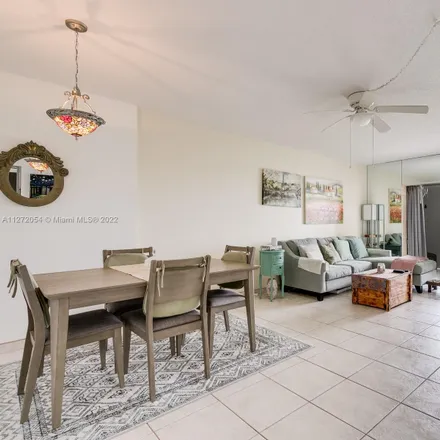 Image 2 - 4400 Hillcrest Drive, Hollywood, FL 33021, USA - Condo for sale