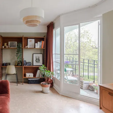 Buy this 3 bed apartment on Rye Court in 25-31 Peckham Rye, London