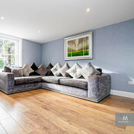 Image 4 - Victory Hall, Hainault Road, Chigwell, IG7 6PL, United Kingdom - House for rent