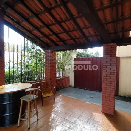 Buy this 3 bed house on Avenida Professor José Inácio de Souza in Umuarama, Uberlândia - MG