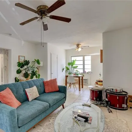 Image 6 - 7115 Rue Granville, Isle of Normandy, Miami Beach, FL 33141, USA - House for sale