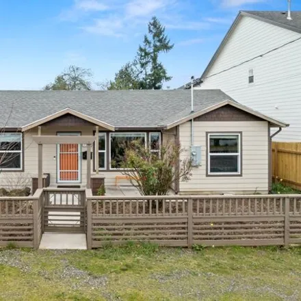 Buy this 3 bed house on 7232 Southeast 69th Avenue in Portland, OR 97206