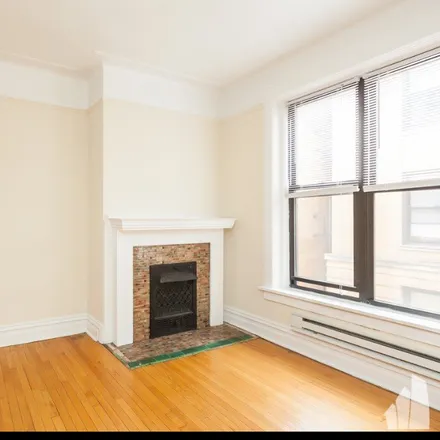 Rent this 1 bed apartment on 428 West Belden Avenue