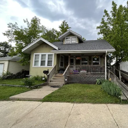 Buy this 3 bed house on Mattress Express Plus Fine Furniture in 2504 Douglas Avenue, Racine
