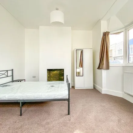 Rent this 4 bed apartment on 2 Heath Street in Bristol, BS5 6SW