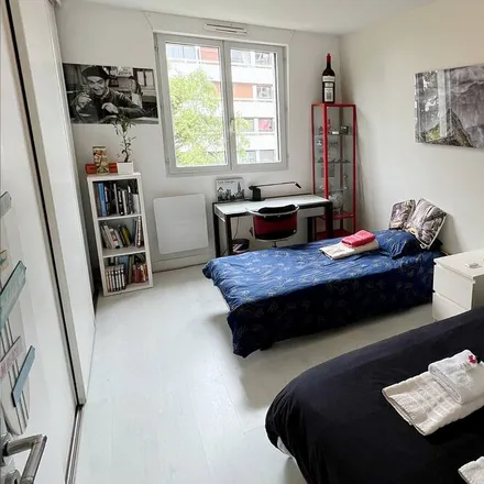 Rent this 3 bed house on Boulogne-Billancourt in Hauts-de-Seine, France