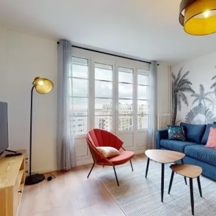 Rent this 3 bed room on 293 Avenue du Président Hoover in 59000 Lille, France