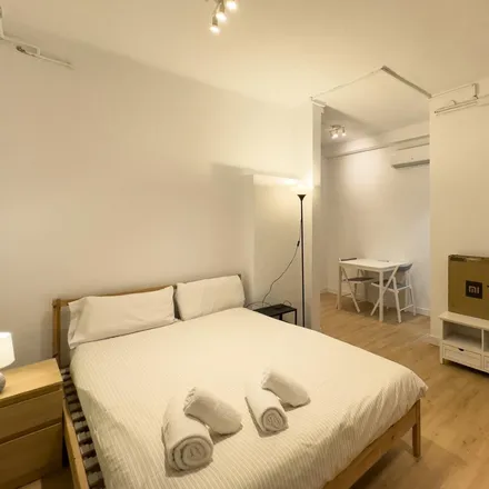 Rent this studio apartment on Carrer de Casp in 141B, 08013 Barcelona