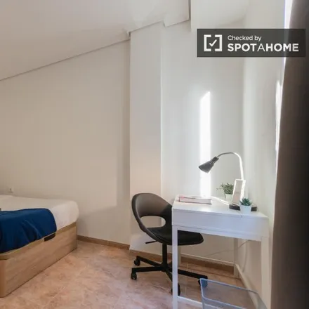 Rent this 4 bed room on Carrer de Dénia in 65, 46006 Valencia