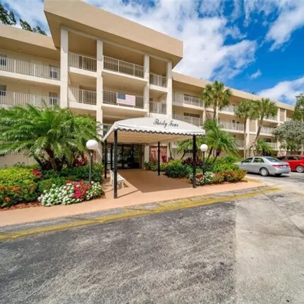 Buy this 3 bed condo on 3033 South Palm Aire Drive in Pompano Beach, FL 33069