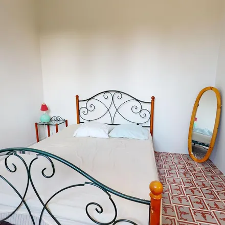 Rent this 4 bed apartment on 28 Avenue des Deux Routes in 84000 Avignon, France