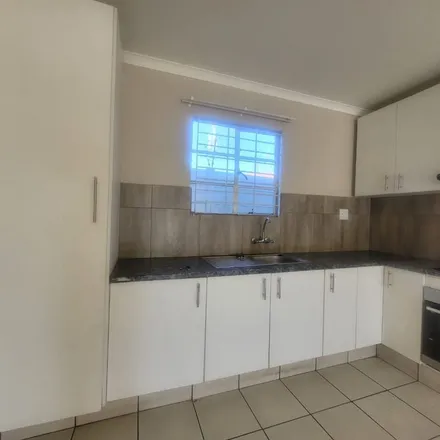 Image 1 - Level Street, Wentworth Park, Krugersdorp, 1739, South Africa - Apartment for rent