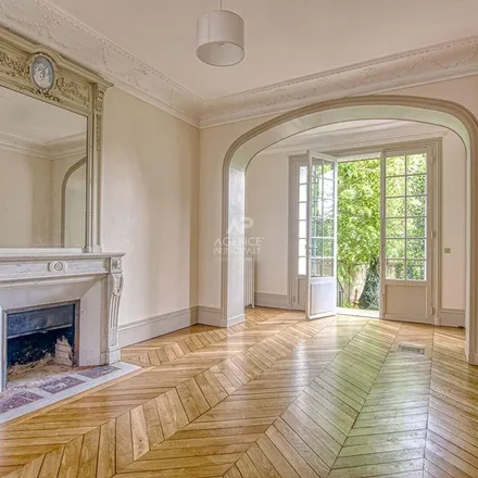 Rent this 9 bed apartment on 2 bis Avenue de Paris in 78000 Versailles, France