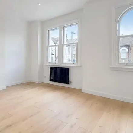 Image 5 - 30 Glycena Road, London, SW11 5TR, United Kingdom - Townhouse for rent