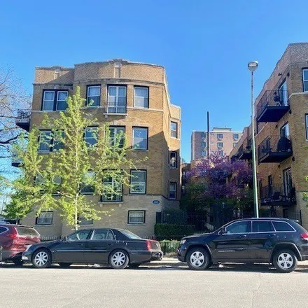 Rent this 2 bed condo on 1219-1231 West Greenleaf Avenue in Chicago, IL 60645