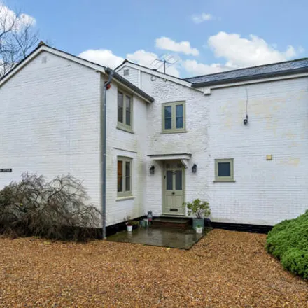 Buy this 5 bed house on Holt End Lane in Alton, Hampshire