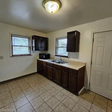 Rent this 4 bed apartment on 68 North Astor Street in Pontiac, MI 48342
