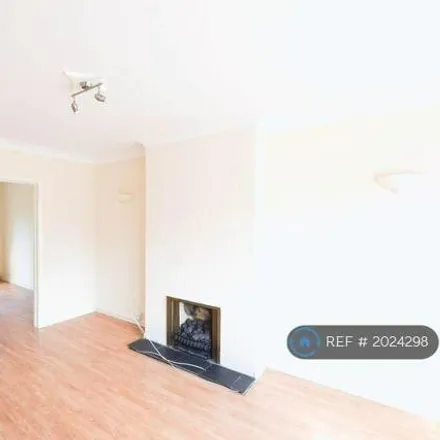 Rent this 3 bed duplex on Daleside Close in London, BR6 6ED