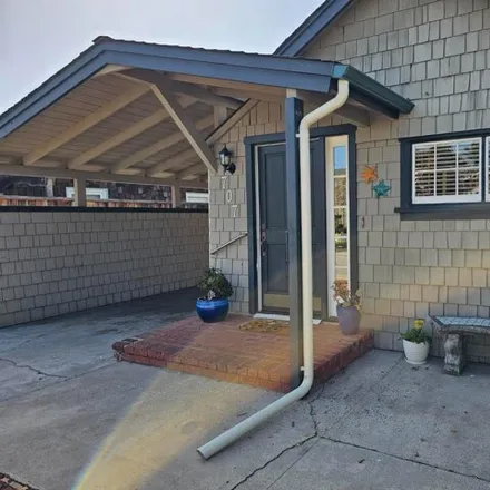Buy this 2 bed house on 743 Sunset Drive in Capitola, CA 95010