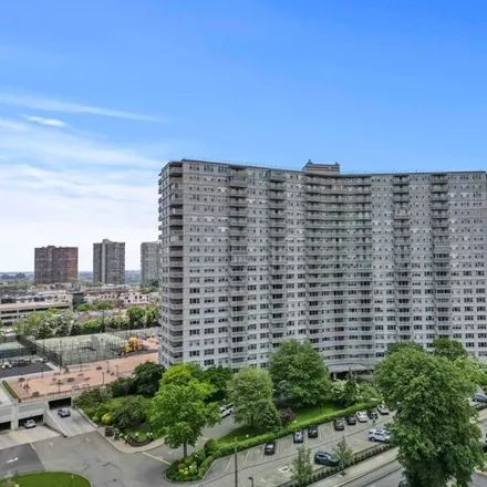 Buy this 2 bed condo on 2000 Linwood Avenue in Fort Lee, NJ 07024