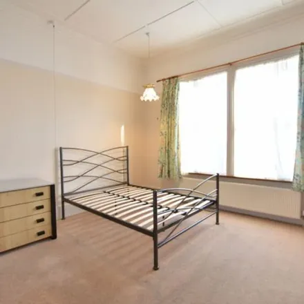 Image 5 - Approach Road, London, EN4 8AW, United Kingdom - Apartment for rent