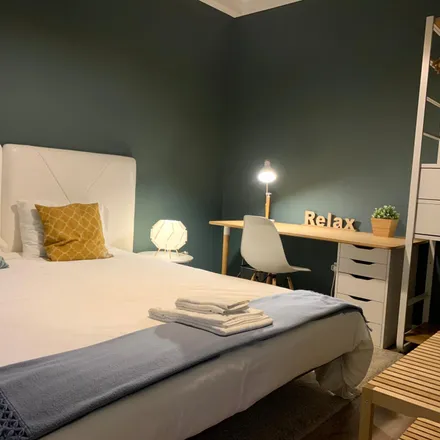 Rent this 2 bed room on Avenida da Boavista 579 in 4100-127 Porto, Portugal