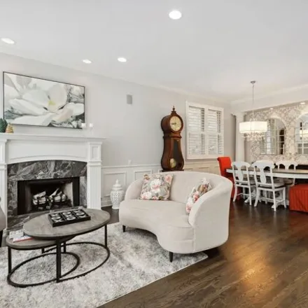 Image 3 - 1307 West Schubert Avenue, Chicago, IL 60614, USA - House for sale