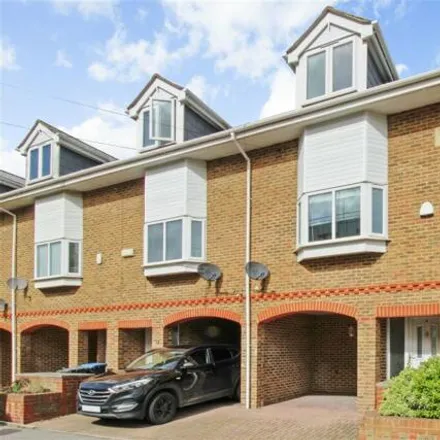 Buy this 3 bed townhouse on St Lukes Avenue in Broadstairs, CT11 7LA