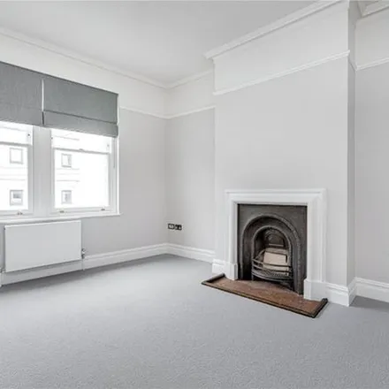 Rent this 4 bed apartment on Taybridge Road in London, SW11 5PX