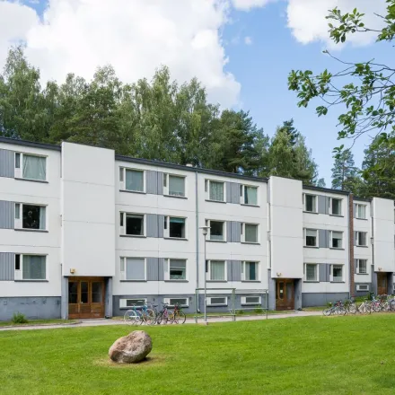 Rent this 2 bed apartment on Sipusaarentie 84 in 11129 Riihimäki, Finland