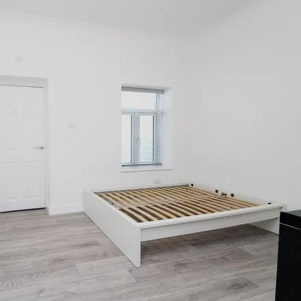 Rent this studio apartment on 25 Lancaster Road in London, N4 4PP