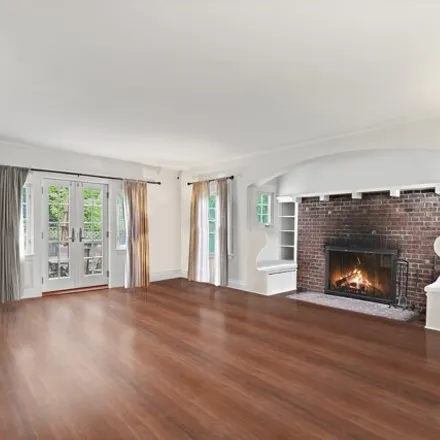 Image 4 - 4 Oval Ct, Bronxville, New York, 10708 - House for sale