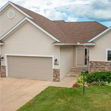 Buy this 3 bed townhouse on 700 Grant Drive in Northfield, MN 55057