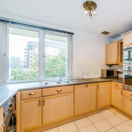 Rent this 4 bed apartment on Regent Court in 1 North Bank, London