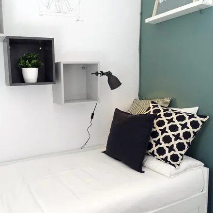 Rent this 9 bed room on Aqua spa in Carrer Gran de Gràcia, 8