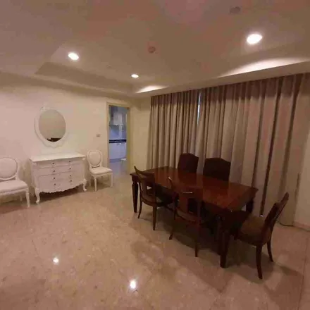 Rent this 4 bed apartment on Soi Thong Lo 10 in Vadhana District, 10110