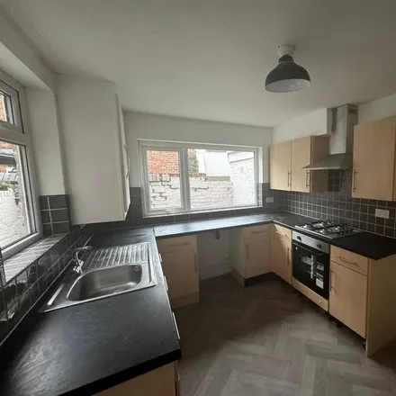 Image 2 - Bigham Road, Liverpool, L6 6DW, United Kingdom - Townhouse for rent