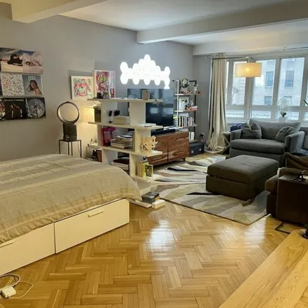 Rent this studio condo on The Westmore in 333 West 57th Street, New York