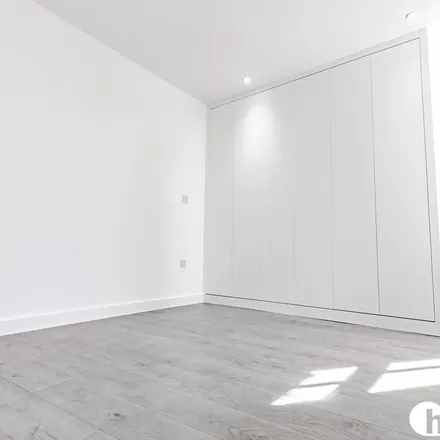Image 9 - North End Road, London, NW11 7RL, United Kingdom - Apartment for rent