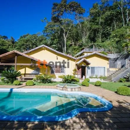 Buy this 6 bed house on Rua Lupicínio Rodrigues in Prata, Teresópolis - RJ